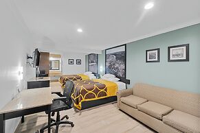 Super 8 Wyndham McAllen Downtown- City Center-Plaza Mall-Airport