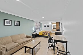 Super 8 Wyndham McAllen Downtown- City Center-Plaza Mall-Airport