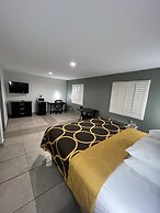 Super 8 Wyndham McAllen Downtown- City Center-Plaza Mall-Airport