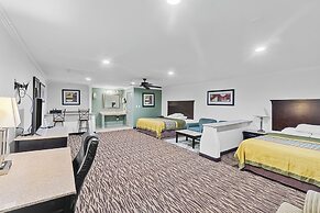 Super 8 Wyndham McAllen Downtown- City Center-Plaza Mall-Airport