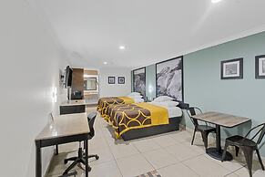 Super 8 Wyndham McAllen Downtown- City Center-Plaza Mall-Airport