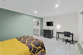 Super 8 Wyndham McAllen Downtown- City Center-Plaza Mall-Airport