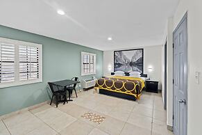 Super 8 Wyndham McAllen Downtown- City Center-Plaza Mall-Airport