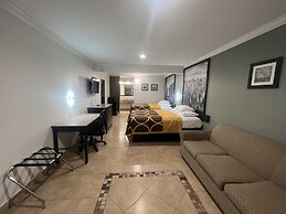 Super 8 Wyndham McAllen Downtown- City Center-Plaza Mall-Airport