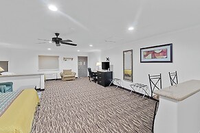 Super 8 Wyndham McAllen Downtown- City Center-Plaza Mall-Airport