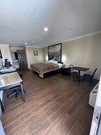 Super 8 Wyndham McAllen Downtown- City Center-Plaza Mall-Airport