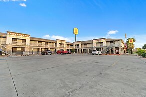 Super 8 Wyndham McAllen Downtown- City Center-Plaza Mall-Airport
