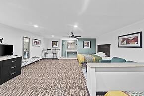 Super 8 Wyndham McAllen Downtown- City Center-Plaza Mall-Airport