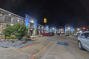 Super 8 Wyndham McAllen Downtown- City Center-Plaza Mall-Airport