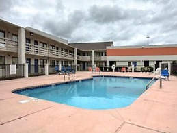 Super 7 Inn Tupelo