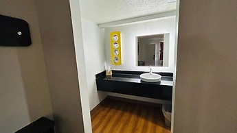 Super 7 Inn By OYO Tupelo Hwy 178