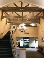 Coast Inn at Lake Hood