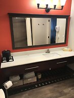 Coast Inn at Lake Hood