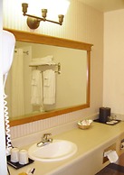 Coast Inn at Lake Hood