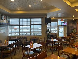 Coast Inn at Lake Hood