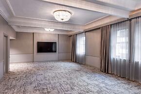 The Benson Portland, Curio Collection by Hilton