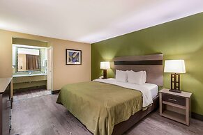 Quality Inn & Suites Garland - East Dallas