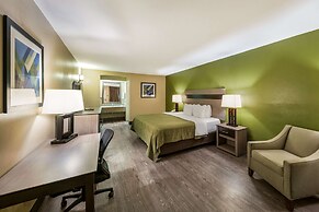 Quality Inn & Suites Garland - East Dallas