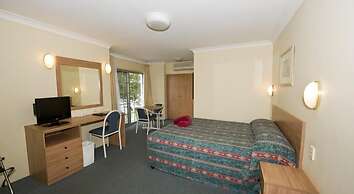 Colonial Court Motor Inn