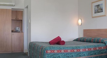 Colonial Court Motor Inn