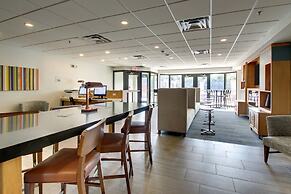 Holiday Inn Express & Suites Aurora - Naperville by IHG