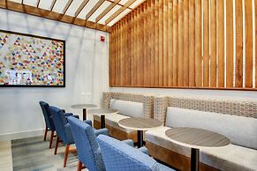 Holiday Inn Express & Suites Aurora - Naperville by IHG