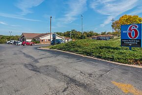 Motel 6 Hannibal, MO