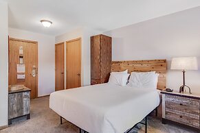 River Mountain Lodge