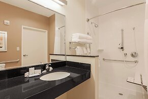 Fairfield Inn & Suites Victoria