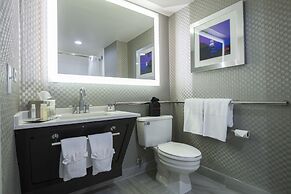 DoubleTree by Hilton Winston Salem - University