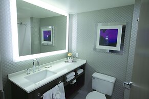 DoubleTree by Hilton Winston Salem - University