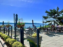 Beach Gardens Resort and Marina