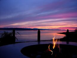 Beach Gardens Resort and Marina