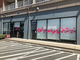 Beach Gardens Resort and Marina