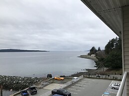 Beach Gardens Resort and Marina