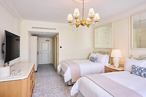 The Charleston Place