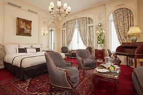 Hotel Raphael
