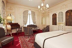Hotel Raphael