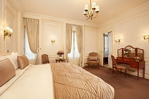 Hotel Raphael