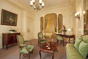 Hotel Raphael