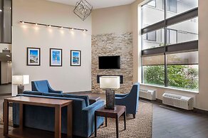 Comfort Inn & Suites North at the Pyramids