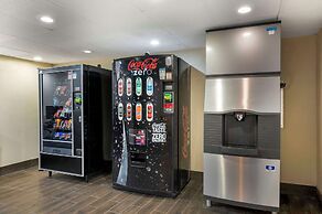 Comfort Inn & Suites North at the Pyramids