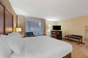 Comfort Inn & Suites North at the Pyramids