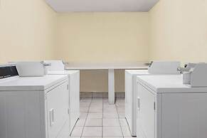 Days Inn by Wyndham Pensacola I-10