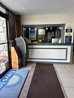 Days Inn & Suites by Wyndham Downtown Gatlinburg Parkway