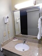 Days Inn & Suites by Wyndham Downtown Gatlinburg Parkway