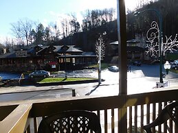 Days Inn & Suites by Wyndham Downtown Gatlinburg Parkway