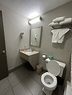 Days Inn & Suites by Wyndham Downtown Gatlinburg Parkway