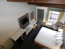 Days Inn & Suites by Wyndham Downtown Gatlinburg Parkway