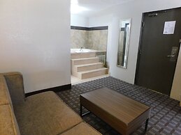 Days Inn & Suites by Wyndham Downtown Gatlinburg Parkway